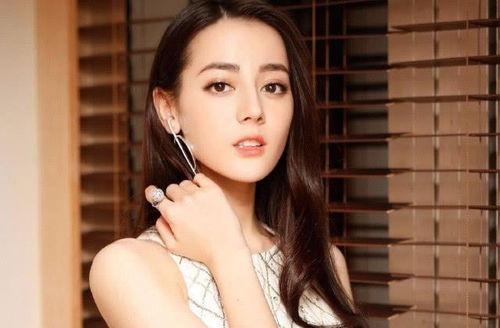 娱乐圈爆料小玫瑰小百合,小玫瑰与小百合的神秘恋情曝光 第2张 娱乐圈爆料小玫瑰小百合,小玫瑰与小百合的神秘恋情曝光 第2张